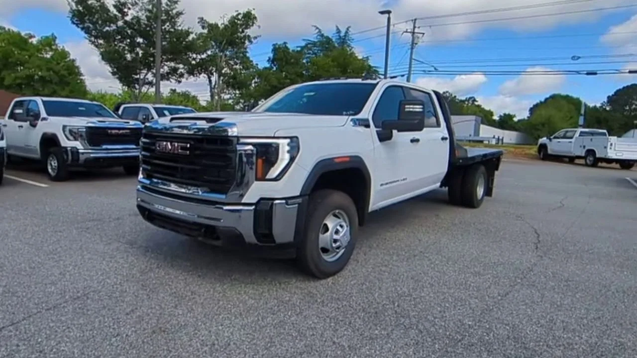 New 2025 Summit White GMC Pro image 4