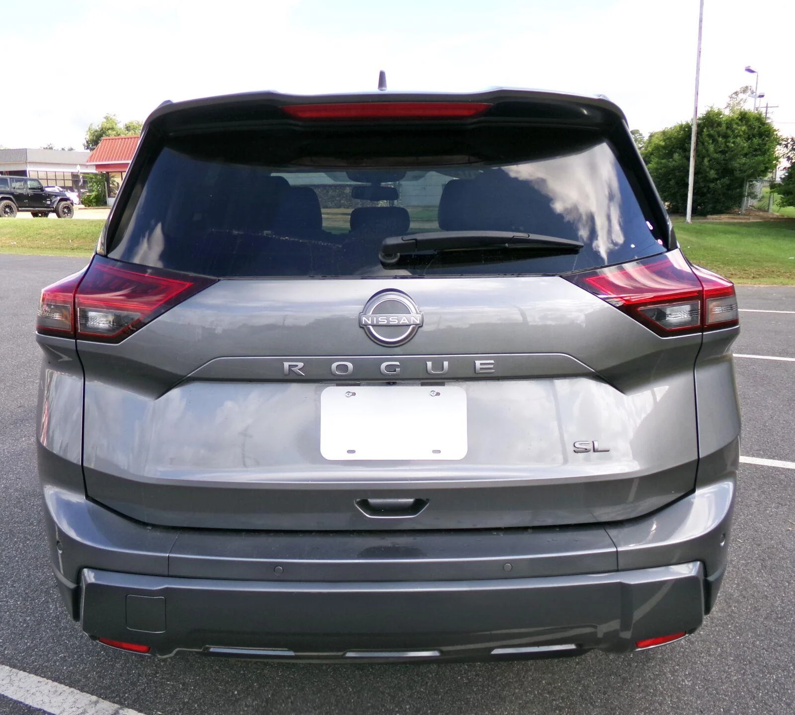 Used 2025 Gun Metallic Nissan SL image 5