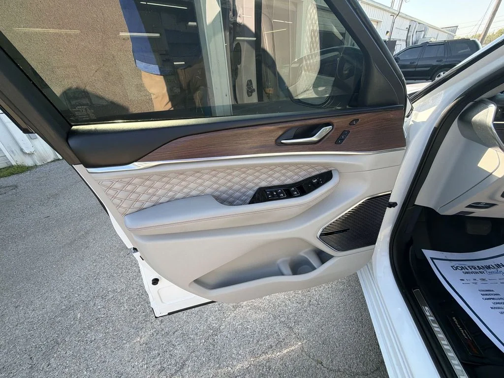 Used 2022 White Jeep Summit 4xe image 13