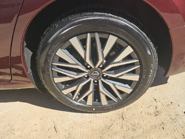 Used 2025 Red Nissan 2.5 SV image 30