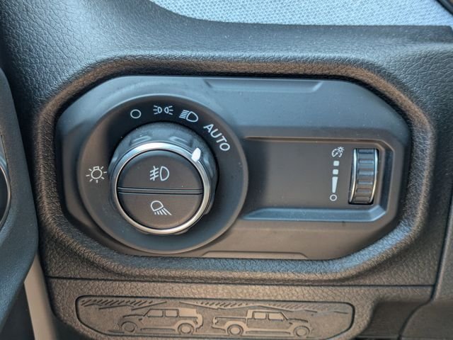 Used 2025 White Jeep Sport S image 22