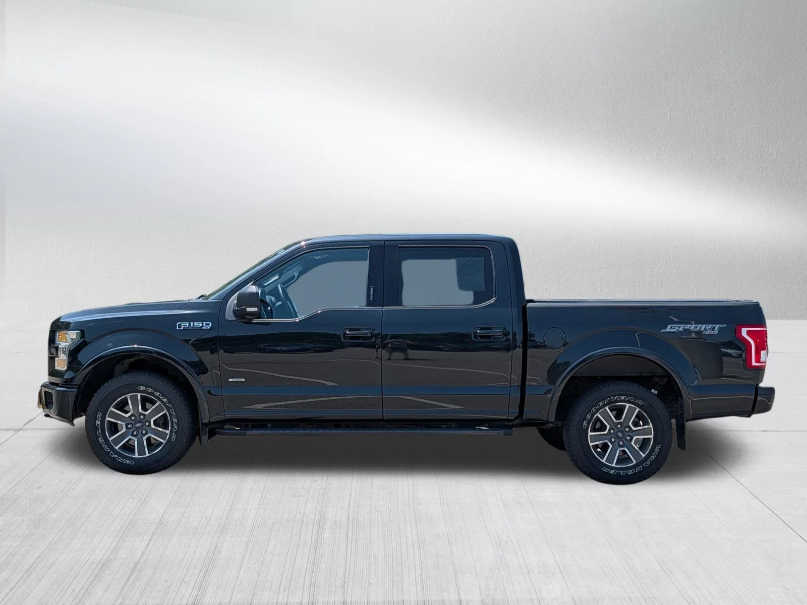 Used 2015 Tuxedo Black Metallic Ford XLT image 4
