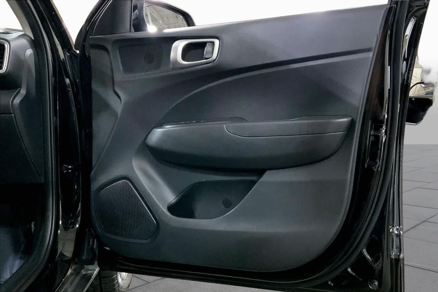 Used 2022 Black Noir Pearl Hyundai SEL image 23