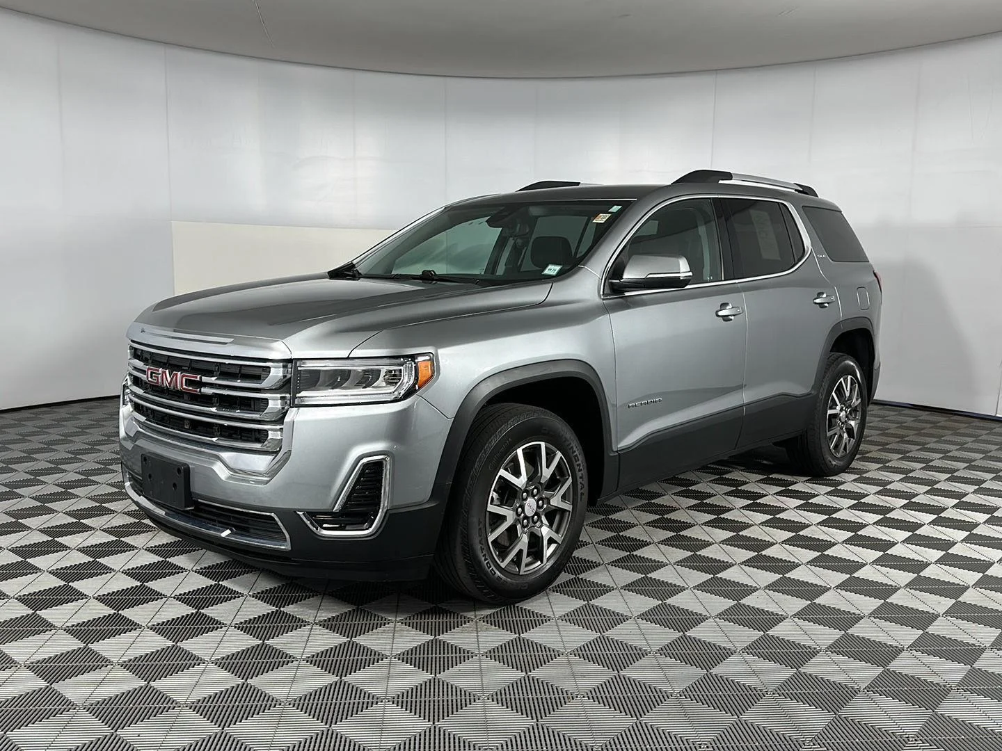 Used 2023 Sterling Metallic GMC SLE image 3
