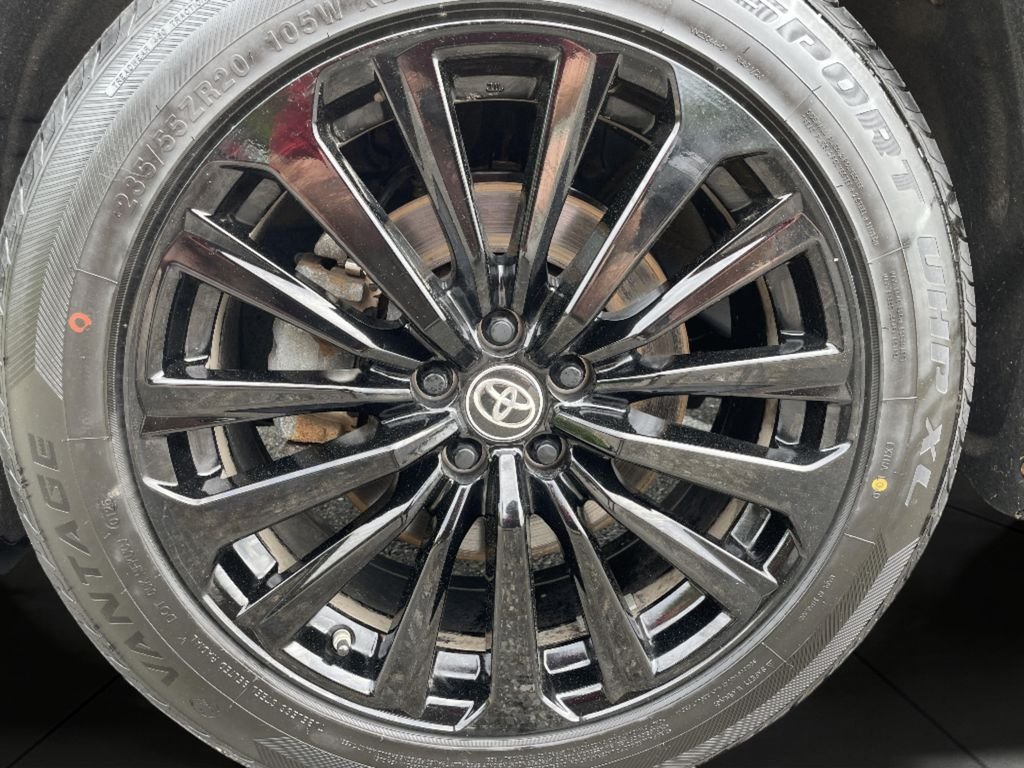 Used 2025  Toyota XSE image 26
