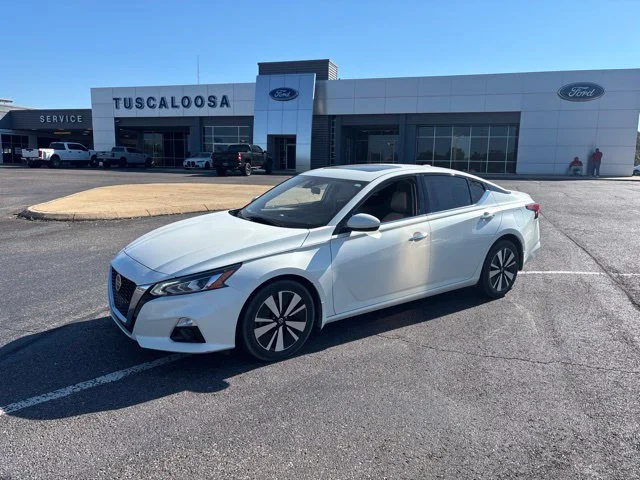 Certified Used 2021 White Nissan 2.5 SL image 4