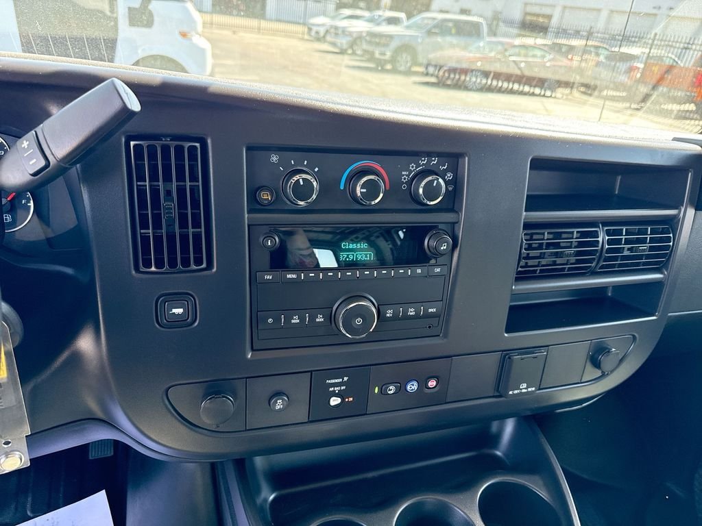 Used 2025 Summit White GMC Work Van image 51