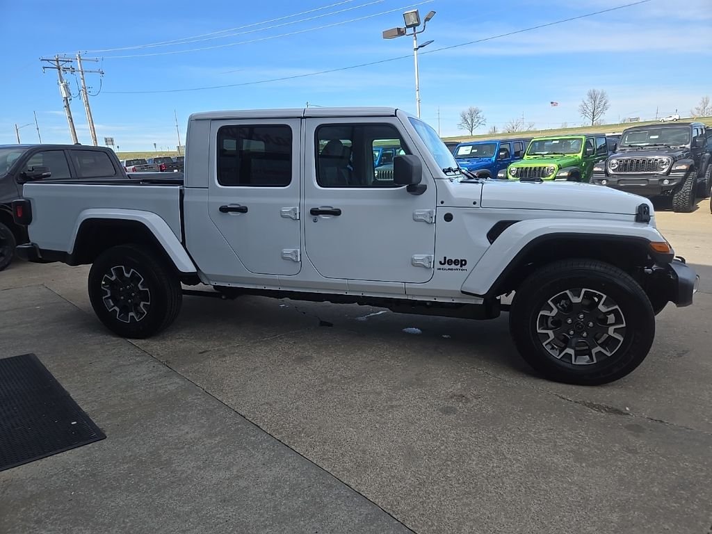 New 2026 Bright White Clear-Coat Exterior Paint Jeep Sahara image 13
