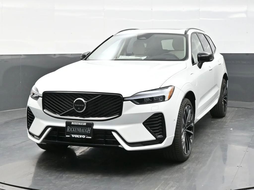 New 2026 White Volvo T8 Ultra image 2