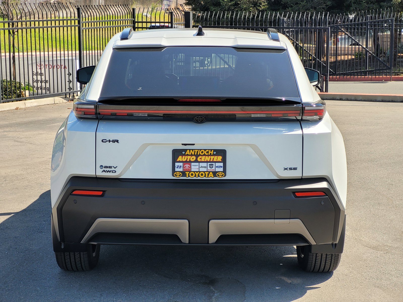 New 2026 Wind Chill Pearl <sup>1</sup> Toyota  XSE image 4