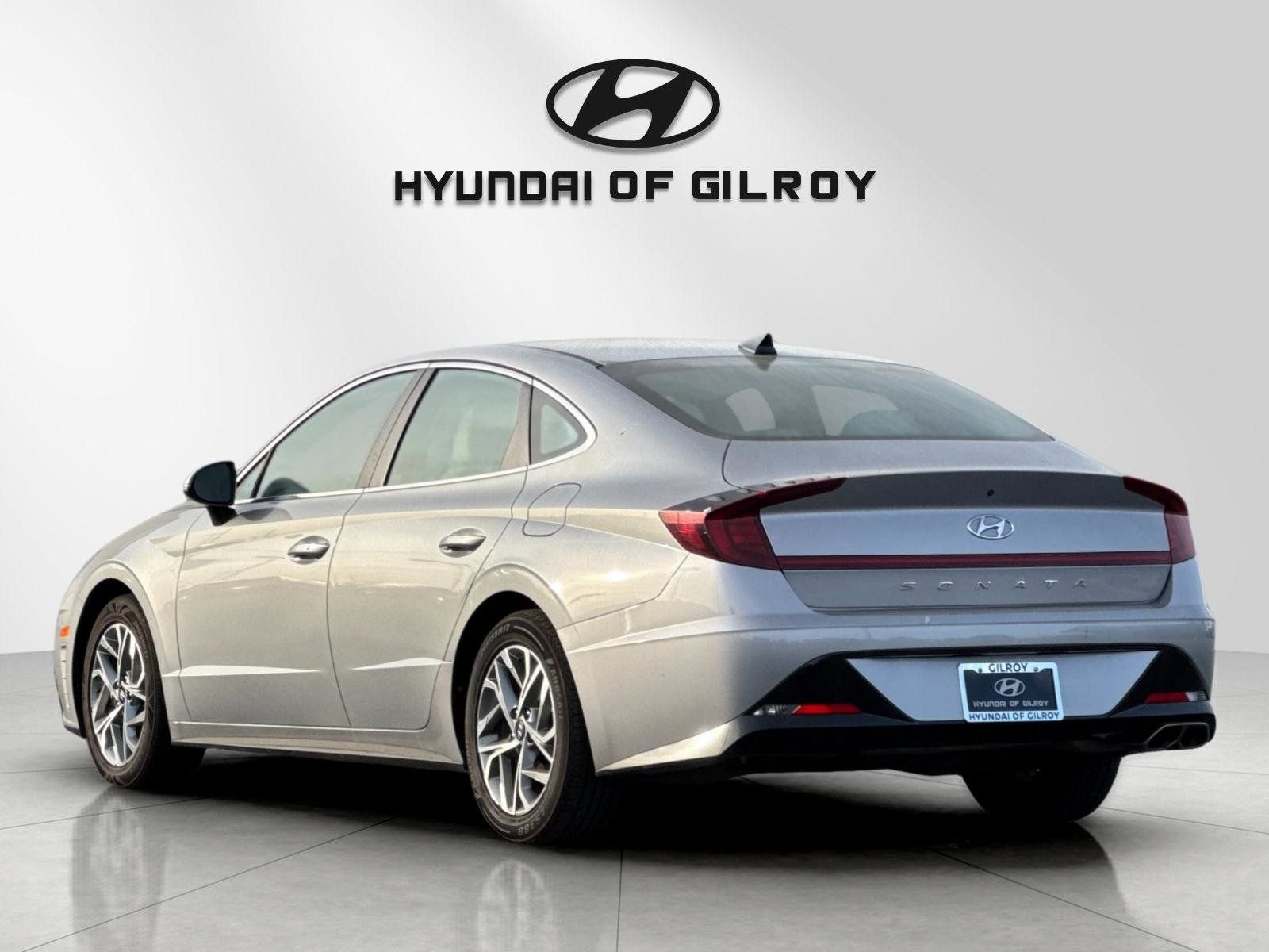 Used 2023 Silver Hyundai SEL image 3