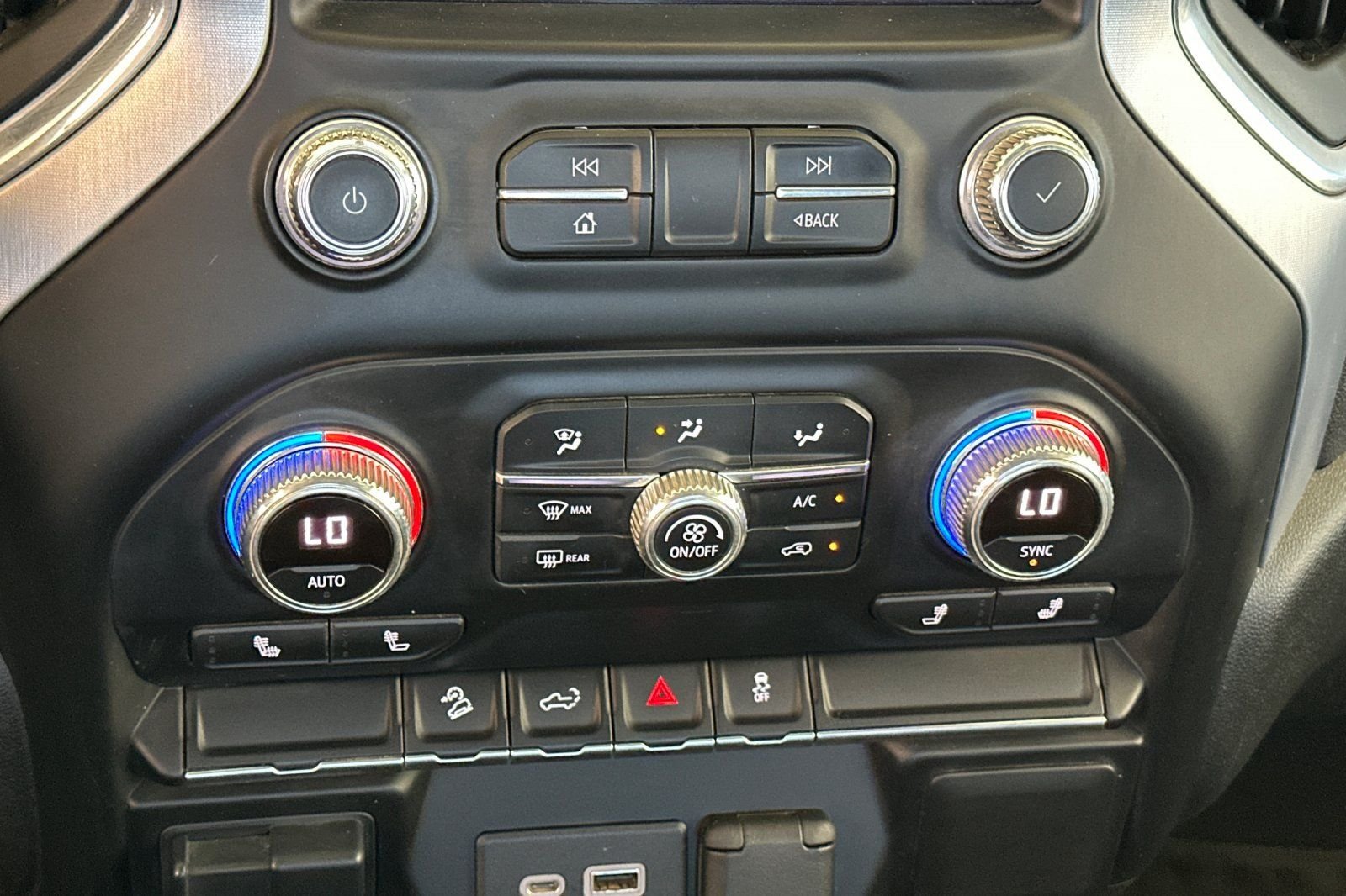 Used 2022 White GMC SLE image 17