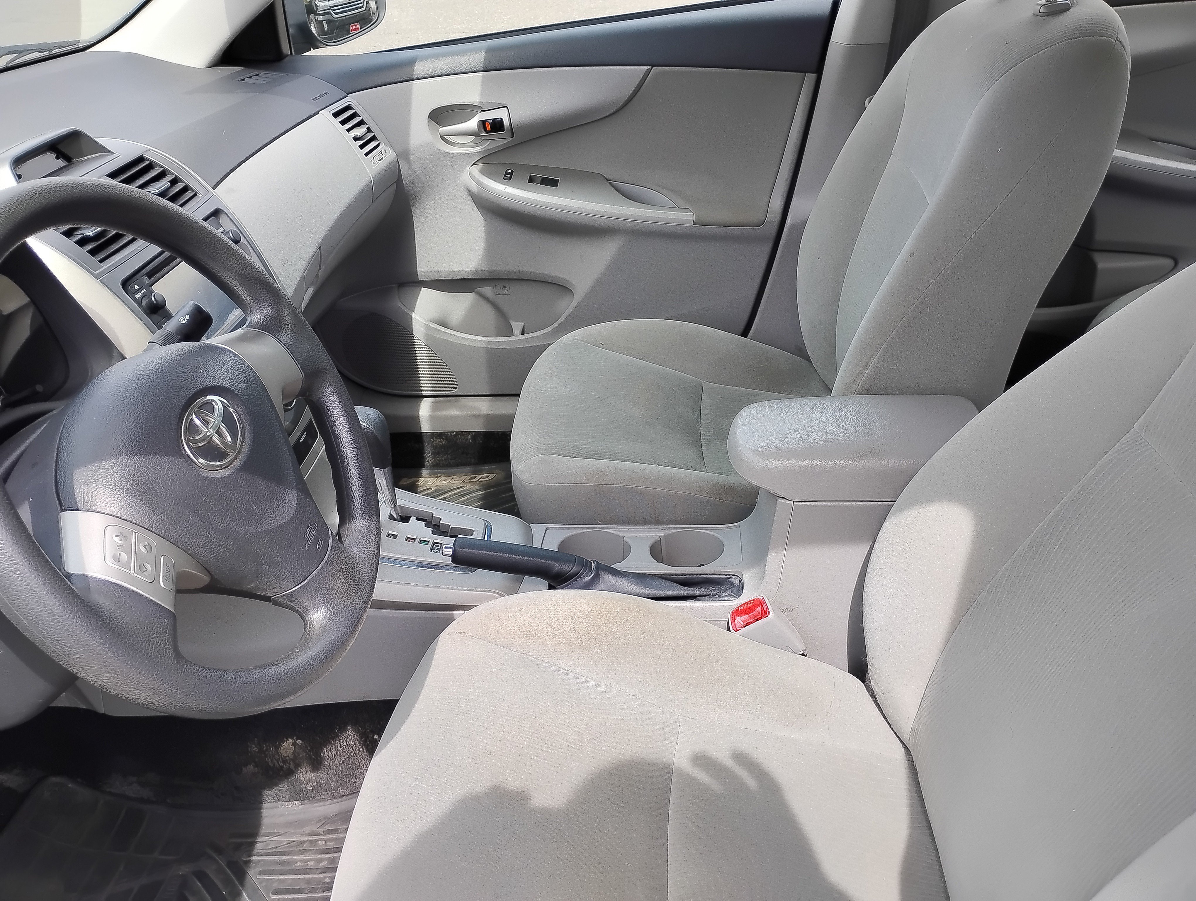 Used 2013 MAGNETIC GRAY MET Toyota LE image 7