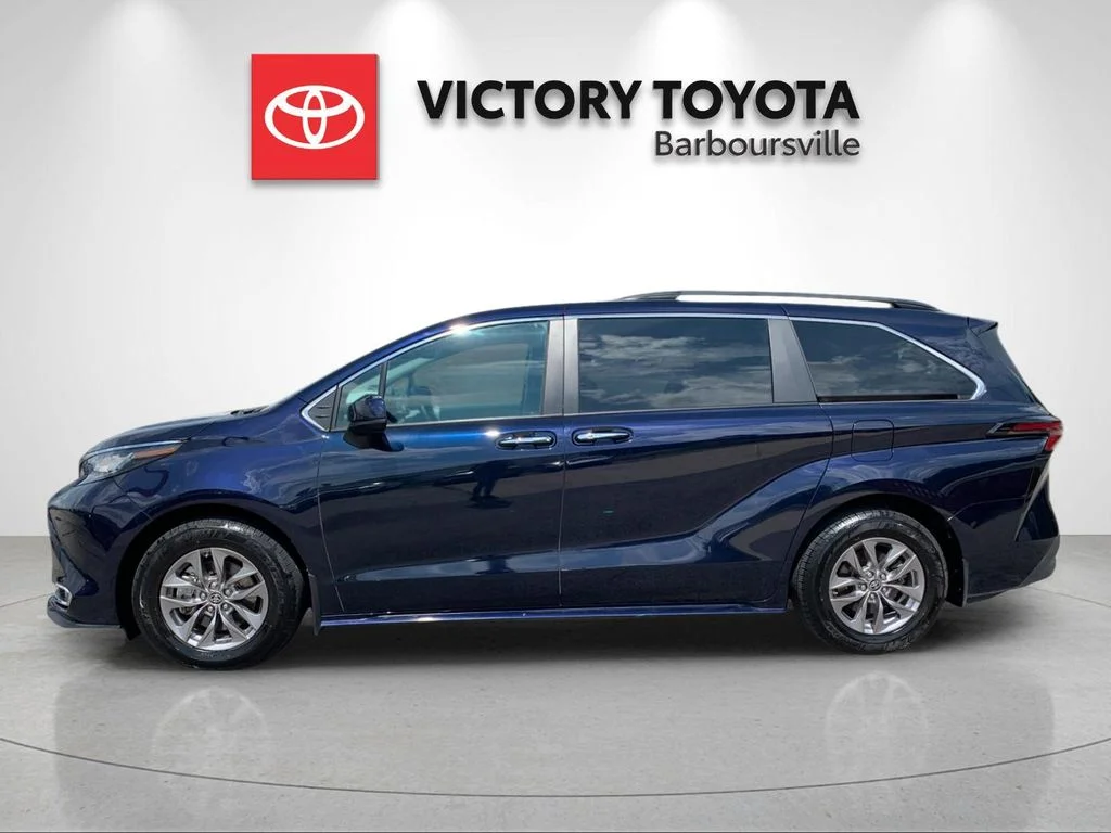 Used 2023  Toyota XLE image 2