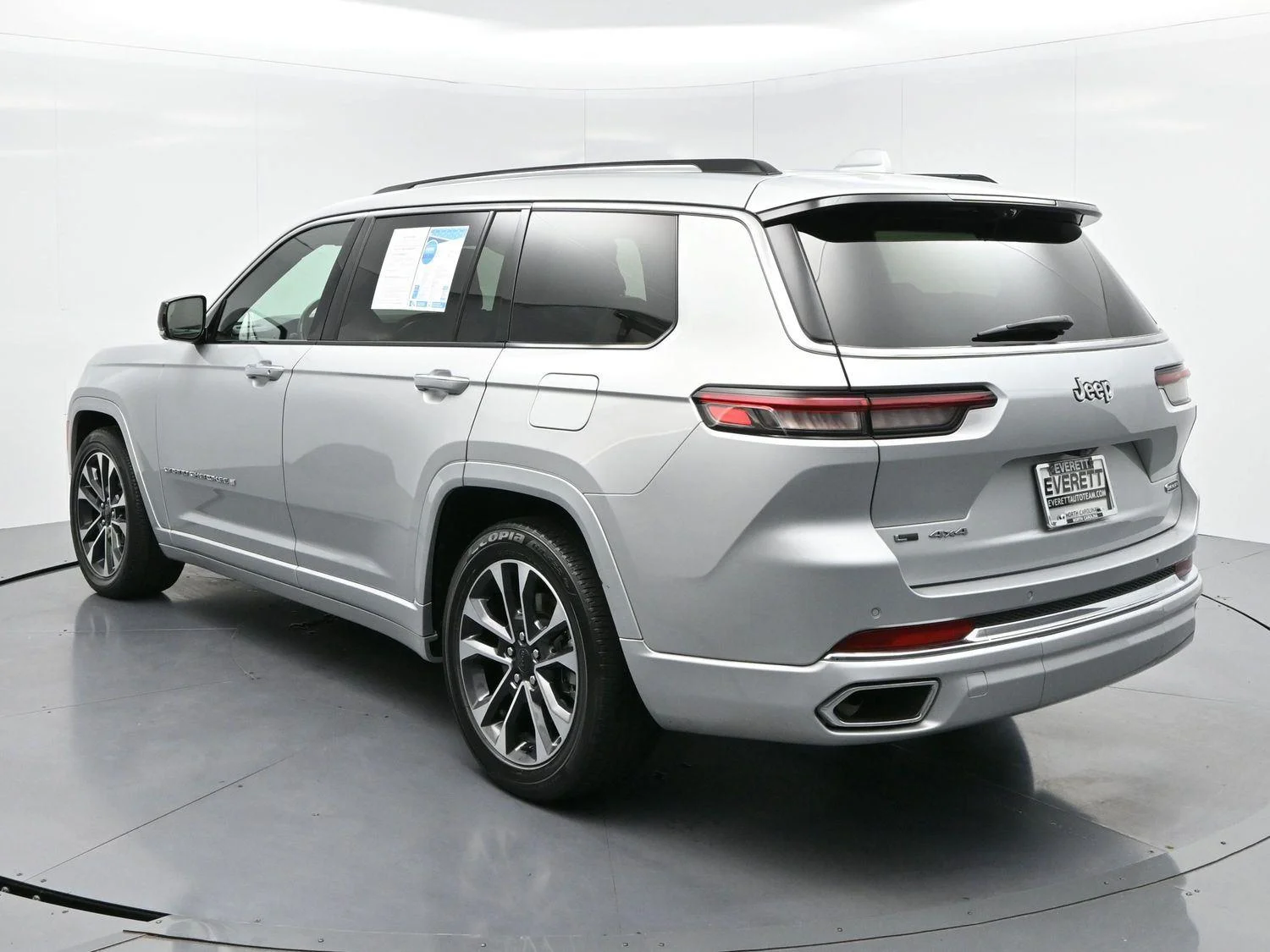Used 2022 Silver Zynith Jeep Overland image 5