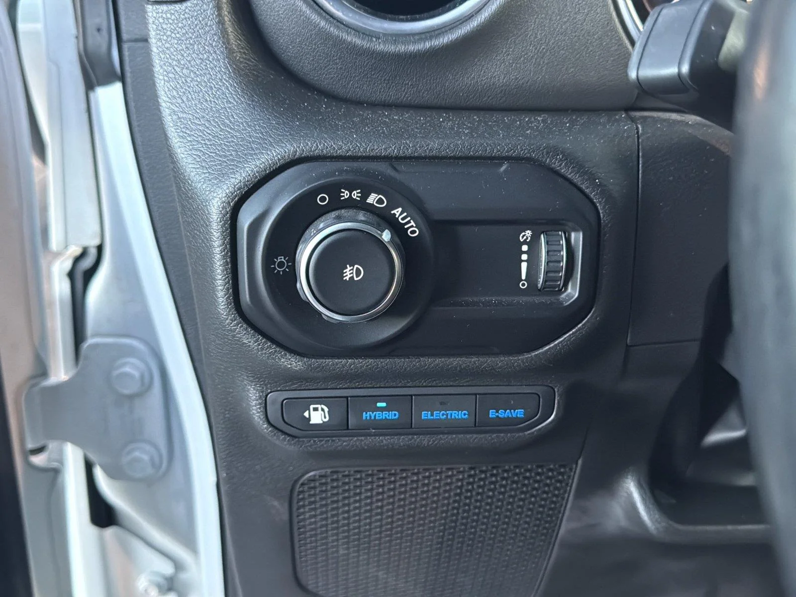 Used 2023 Bright White Clearcoat Jeep Rubicon image 15