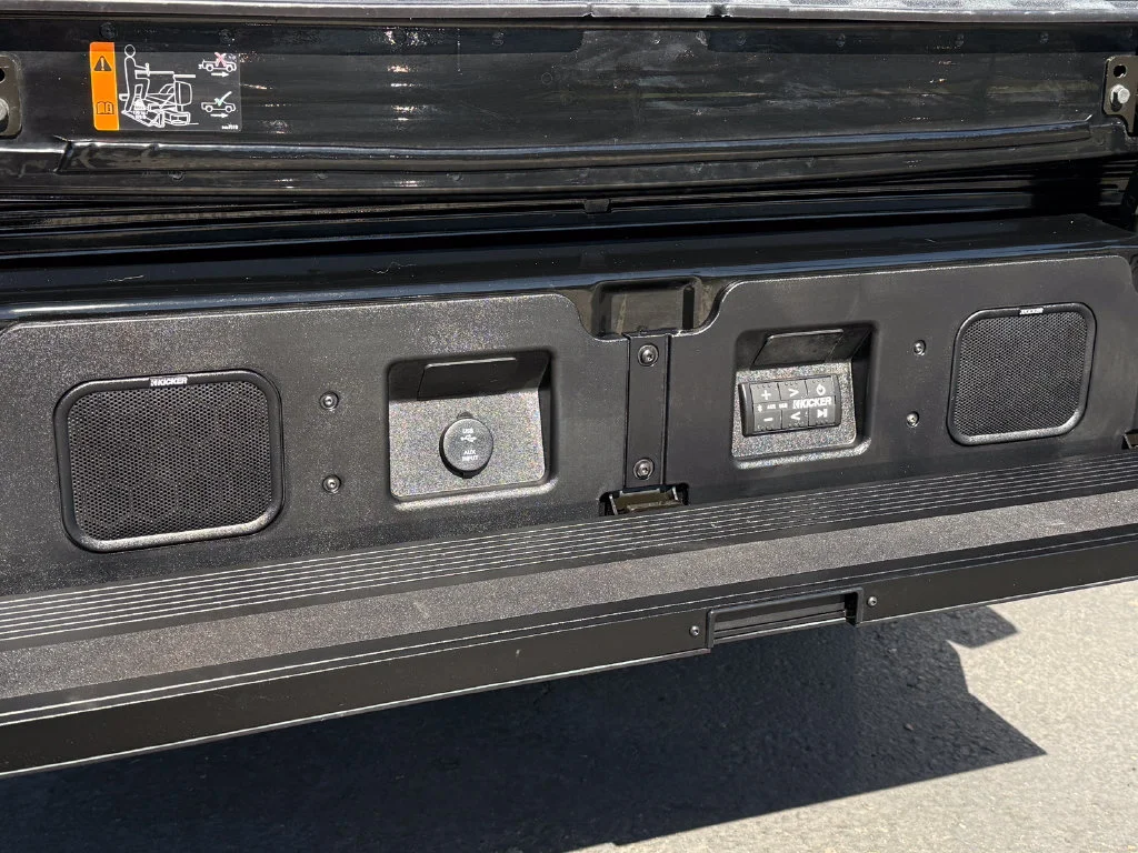Used 2025 Onyx Black GMC Denali Ultimate image 12