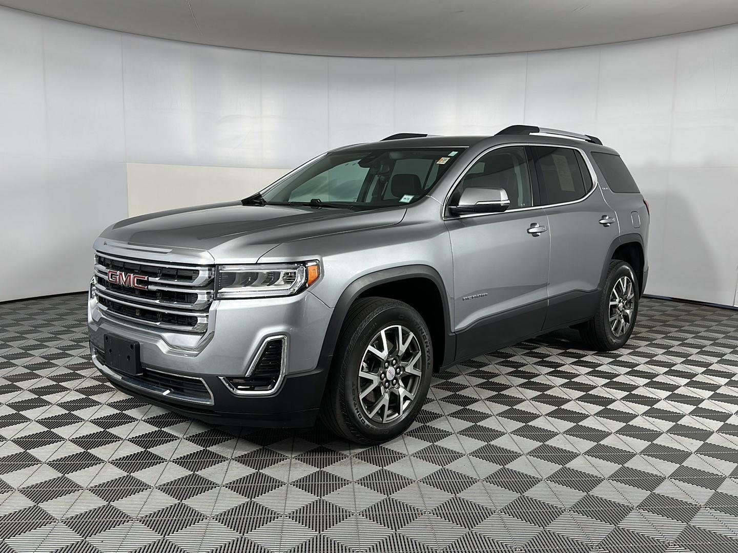 Used 2023 Sterling Metallic GMC SLE image 3