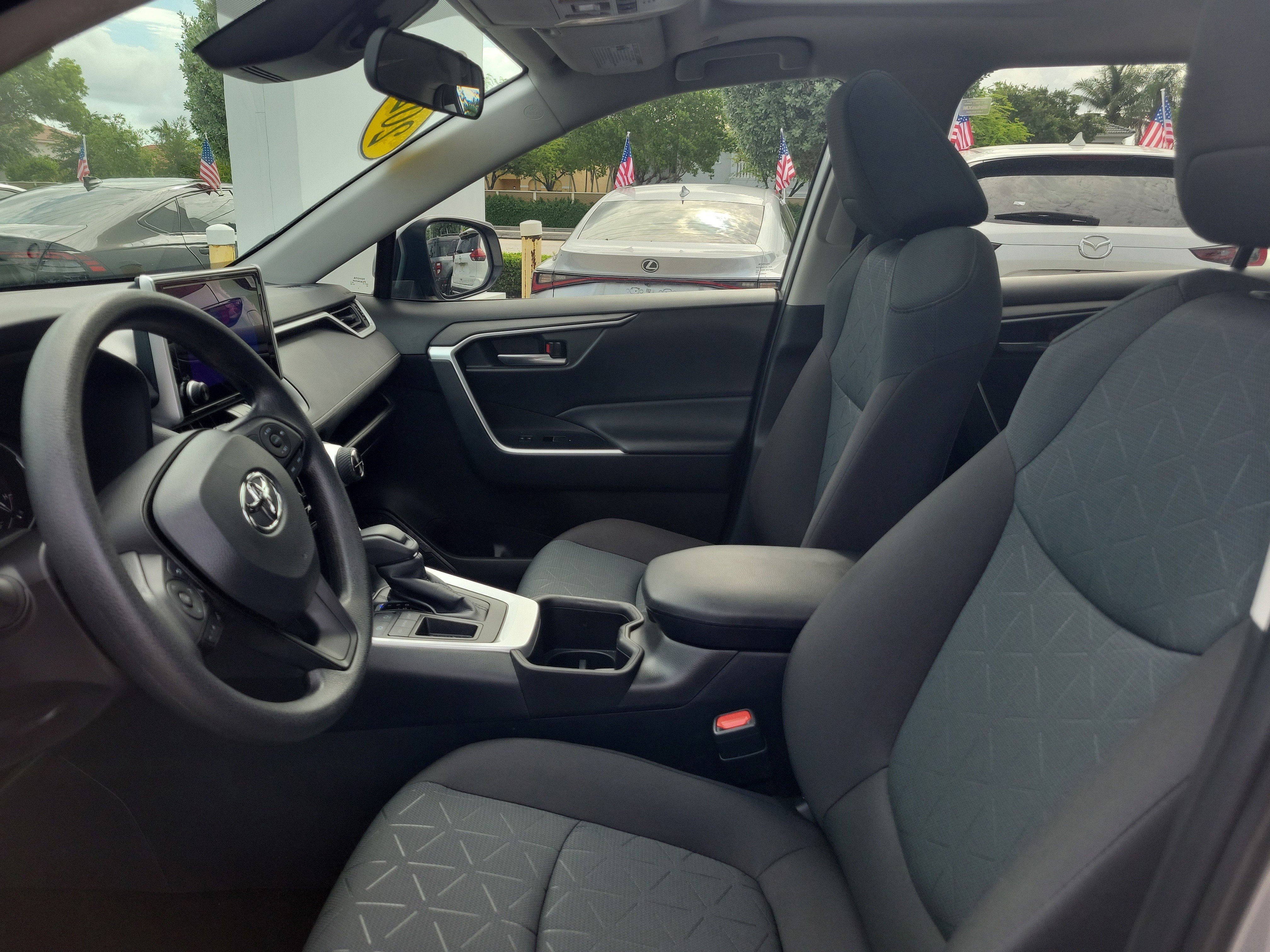 Used 2025 Silver Sky Metallic Toyota XLE image 25
