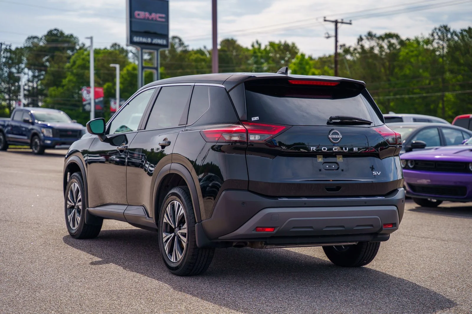 Used 2023 Black Nissan SV image 4