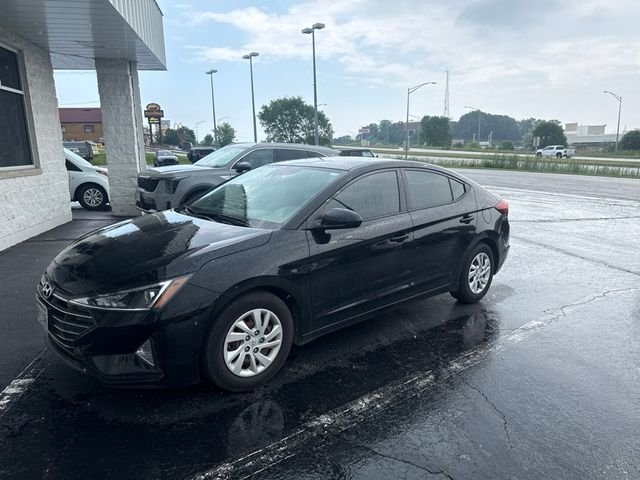 Used 2020 Phantom Black Hyundai SE image 1