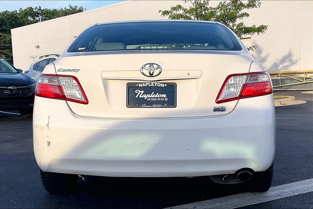 Used 2007 White Toyota Base image 3