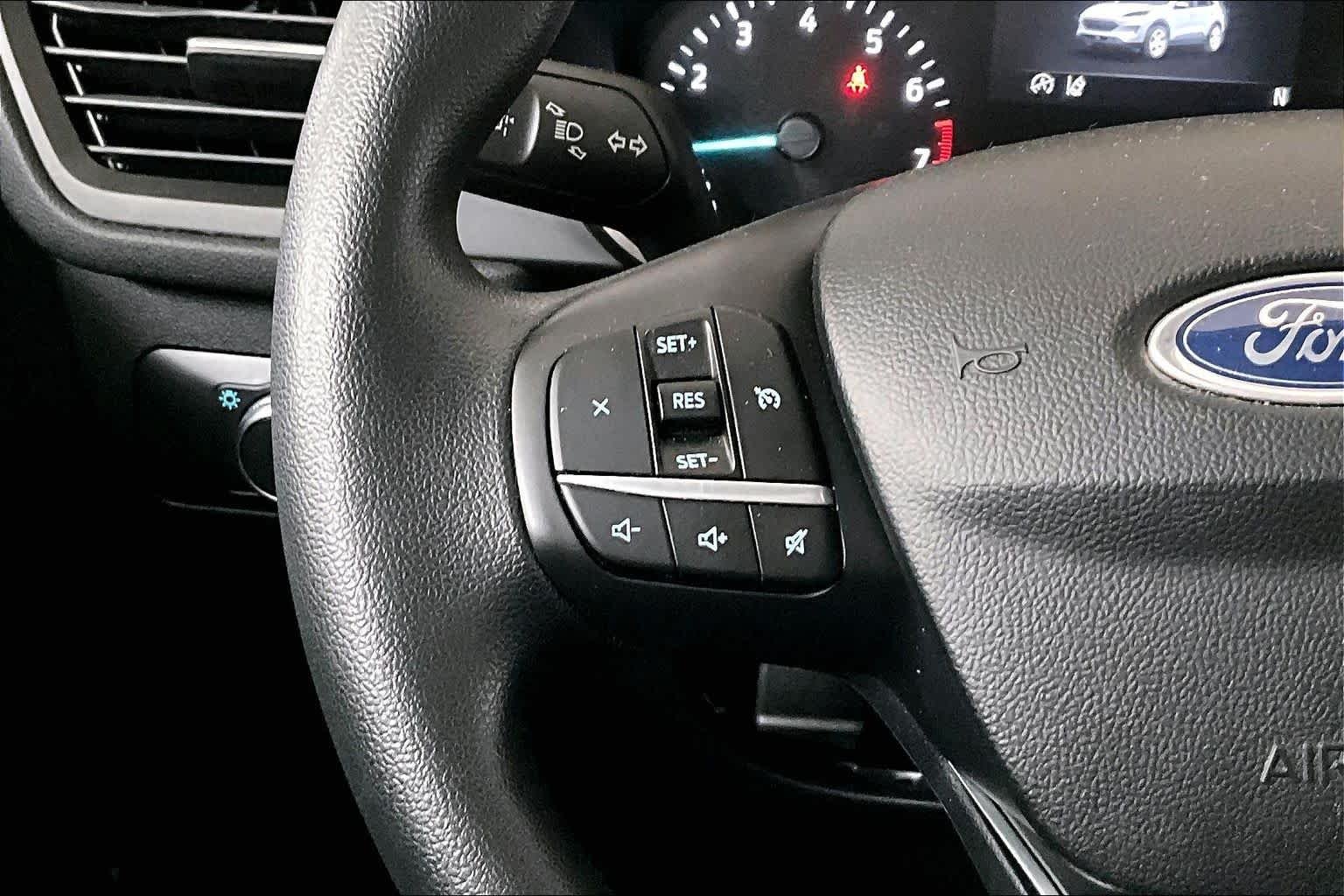 Used 2020 Ingot Silver Metallic Ford SE image 23