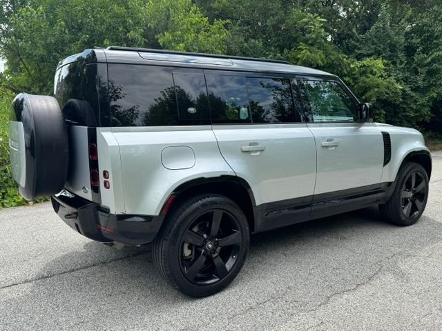 Used 2023 Hakuba Silver Metallic Land Rover X-Dynamic SE image 5
