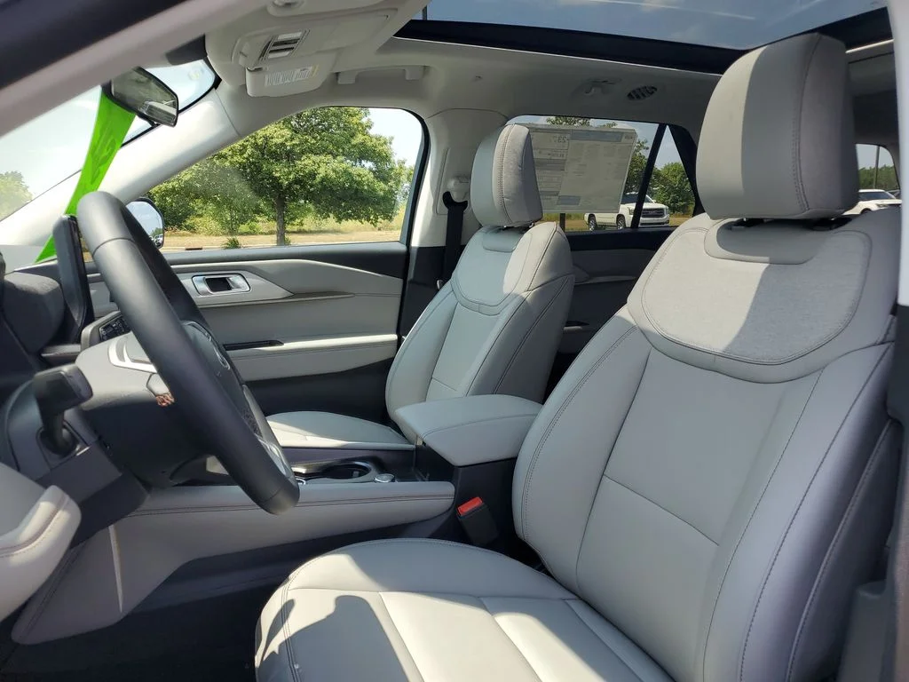 New 2026 Space White Metallic Ford Active image 5