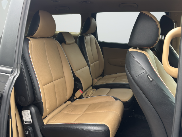 Used 2020 Black Kia EX image 25