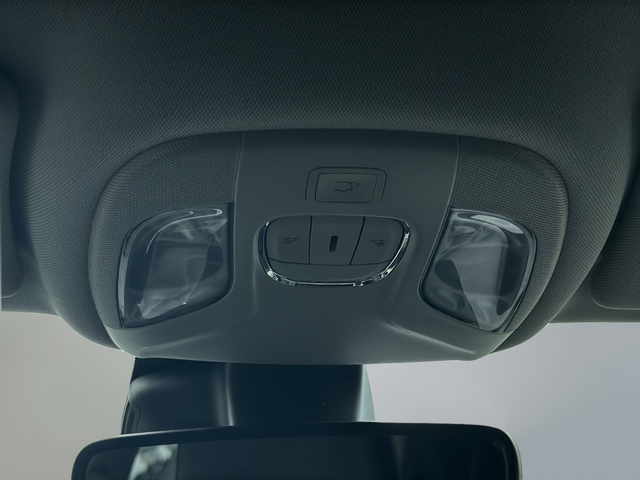 Used 2022 Black Jeep Latitude image 36
