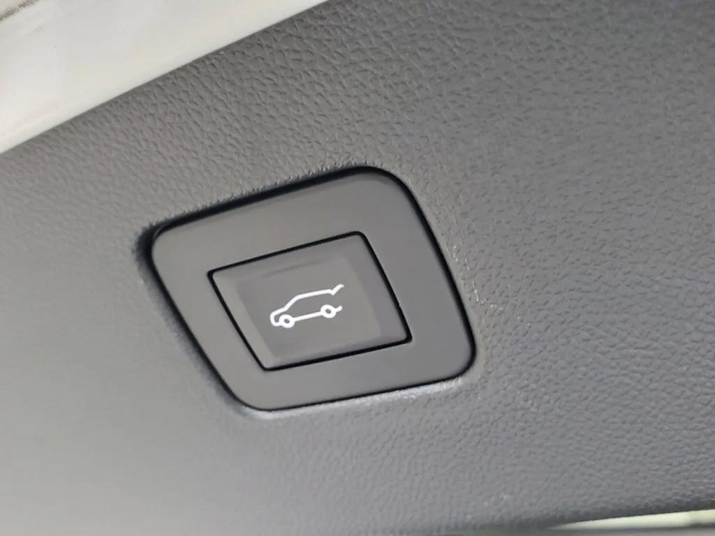 Used 2024 Summit White Buick Preferred image 30