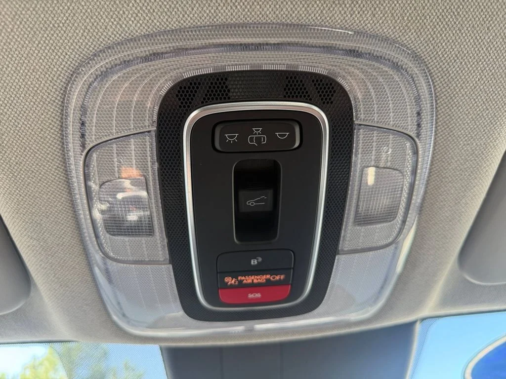 Used 2025 Red Hyundai SEL Convenience image 36