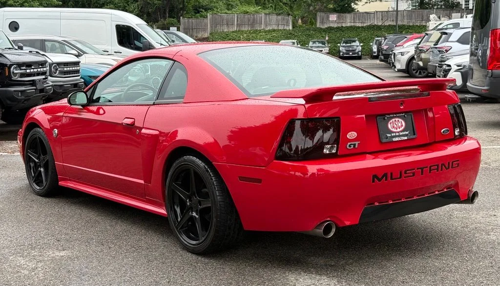 Used 2004 Red Ford GT image 8