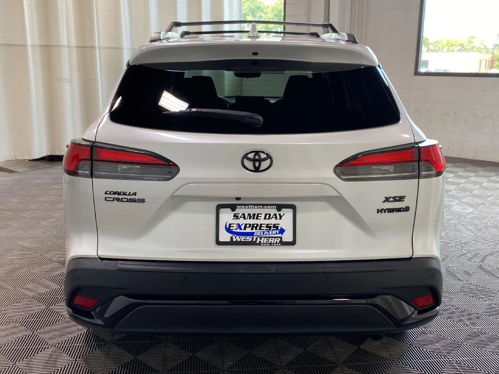 Used 2024 Wind Chill Pearl Toyota XSE image 4
