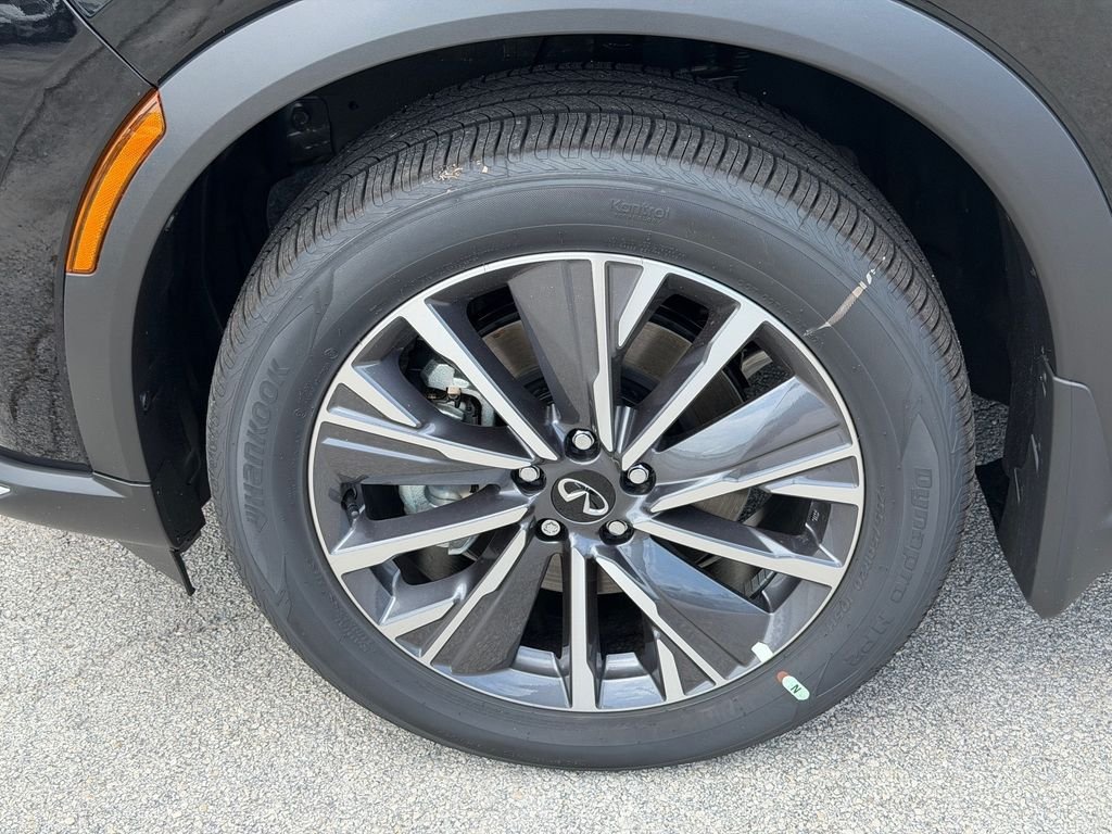 New 2027 MINERAL BLACK INFINITI Luxe FWD image 13