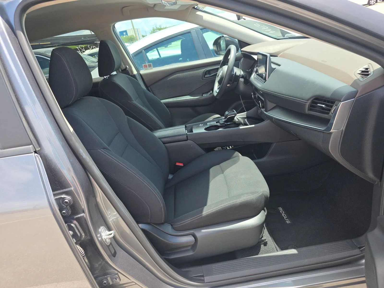 Used 2023 Gray Nissan S image 4
