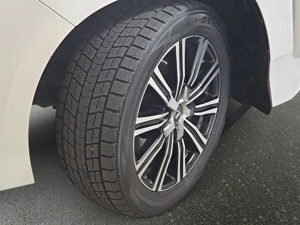 Used 2020 White Lexus 570 image 35
