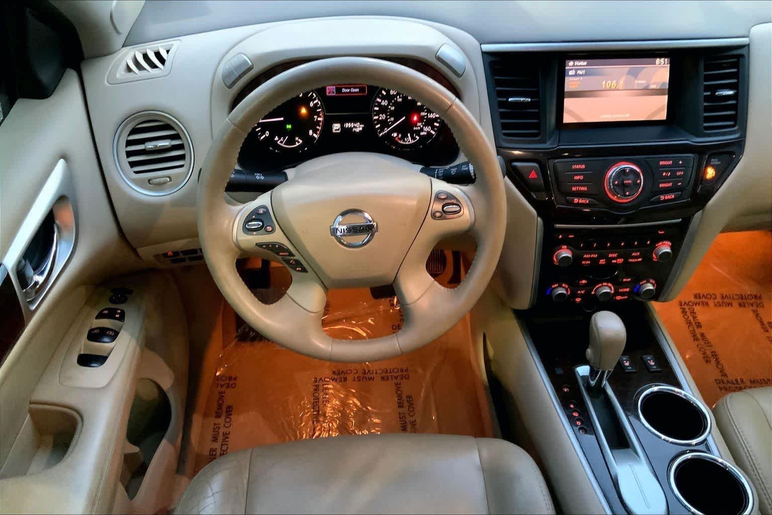 Used 2014 Moonlight White Nissan SL image 6