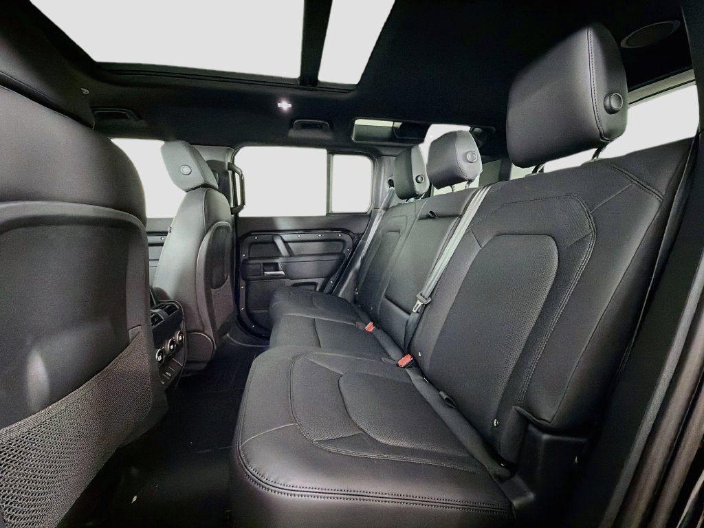 New 2026 Santorini Black Land Rover X-Dynamic SE image 26