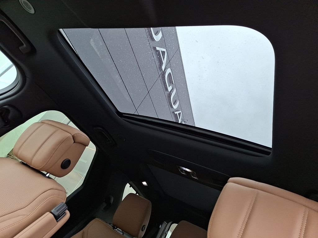 2026 Land Rover Discovery Gemini Edition - Photo 10