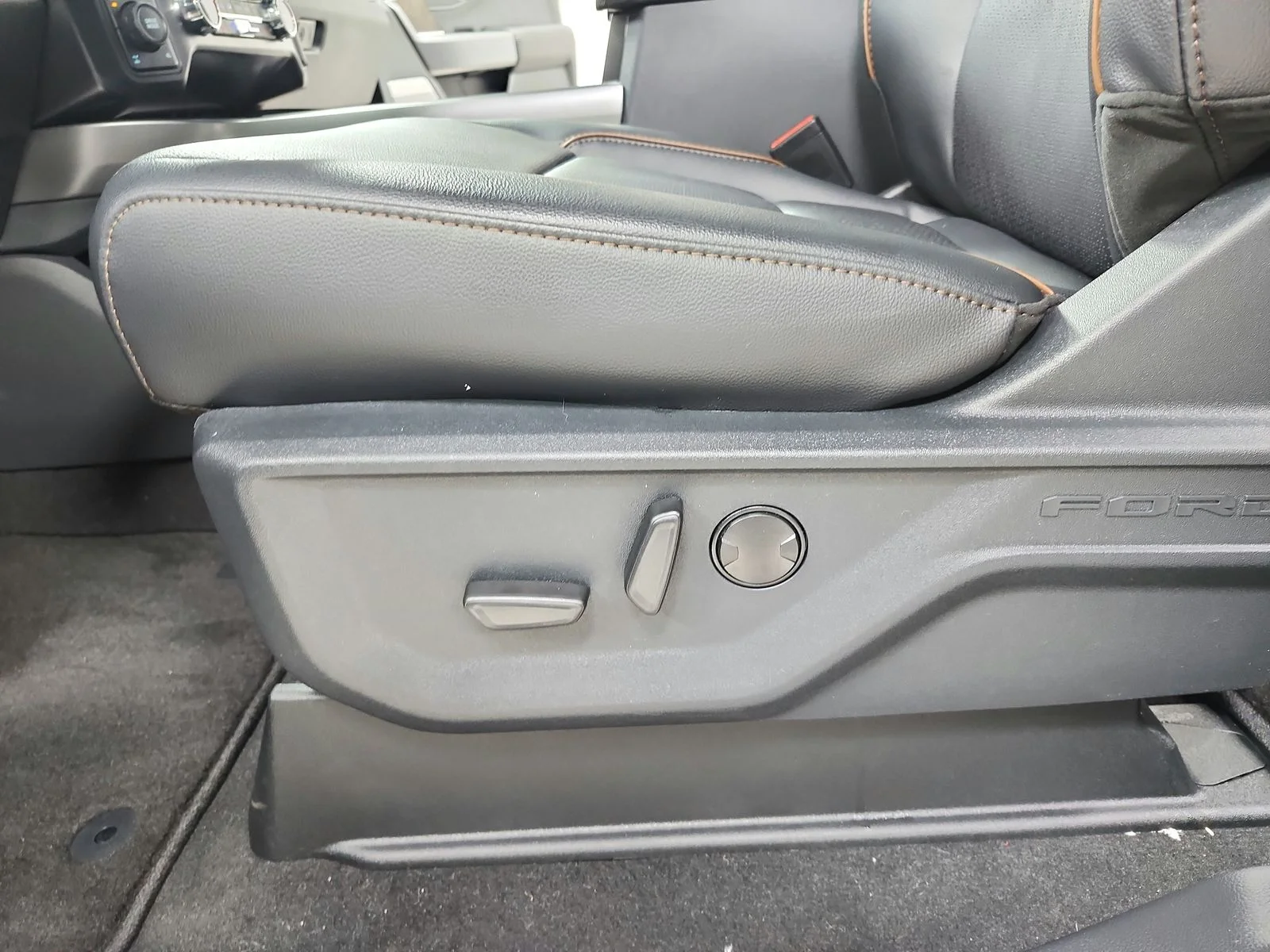 New 2026 Carbonized Gray Metallic Ford F-250® Lariat® image 20