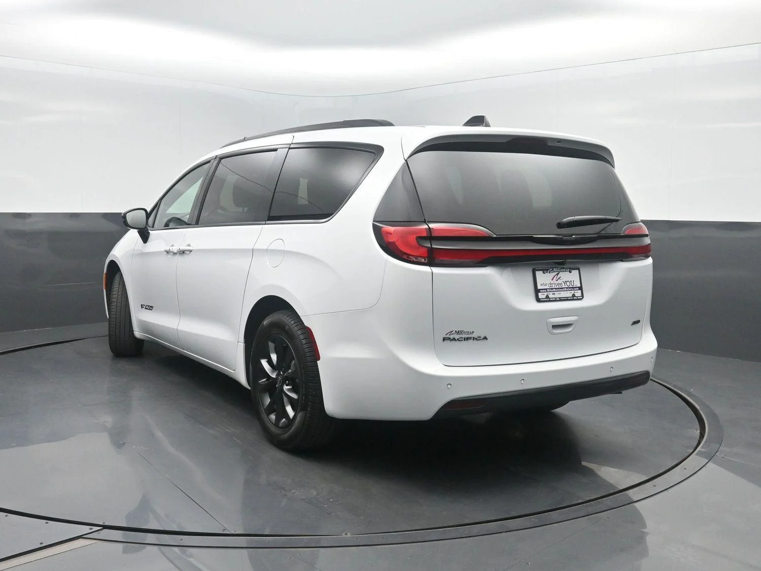 New 2026 Bright White Clear-Coat Exterior Paint Chrysler Select image 44