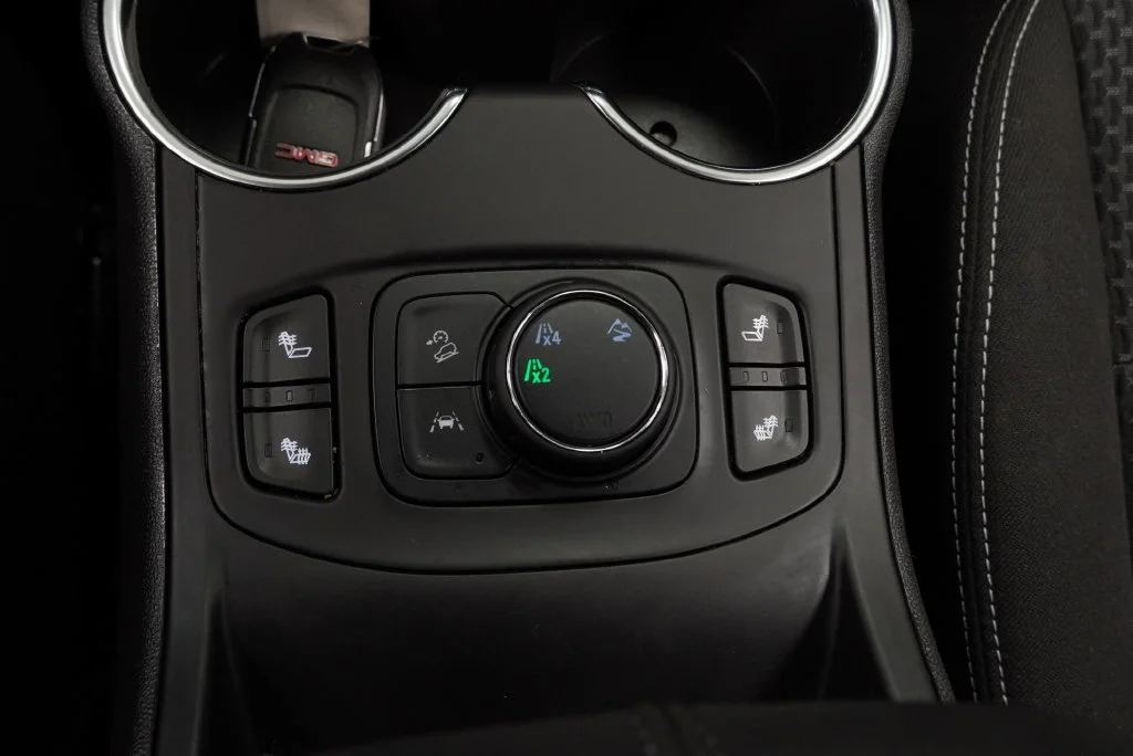 Used 2024 Sterling Metallic GMC SLE image 20