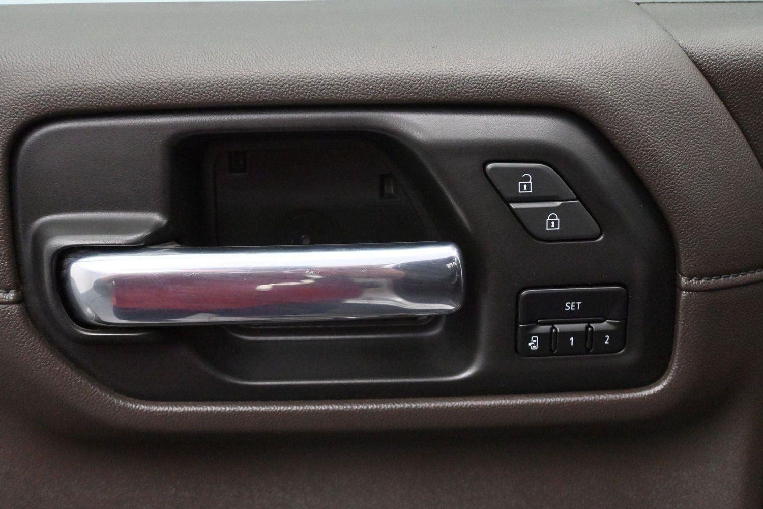 Used 2022 White Frost Tricoat GMC Denali image 19