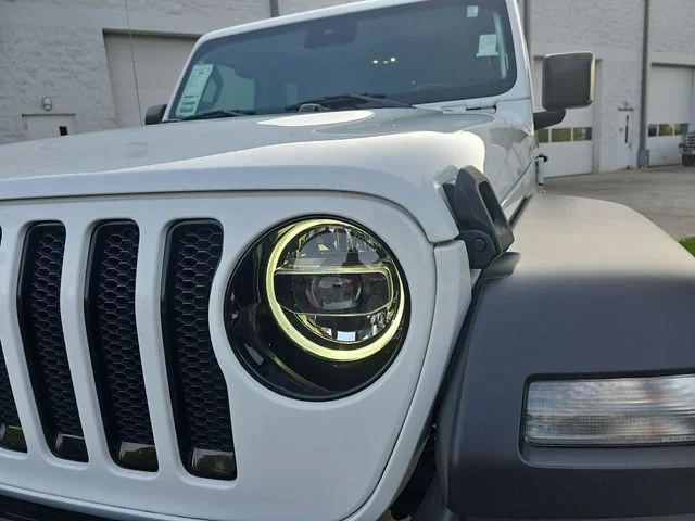 Used 2021 White Jeep Unlimited Sport Altitude image 27
