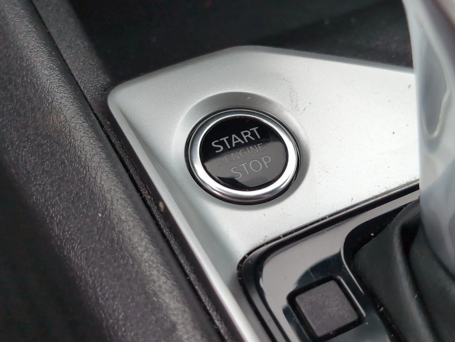 Used 2025 Glacier White Nissan SV image 26