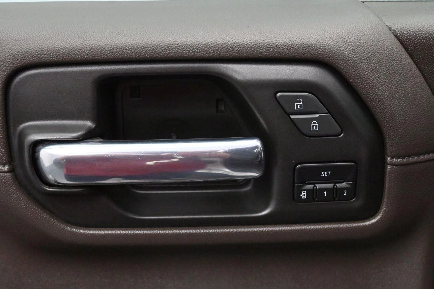Used 2022 White Frost Tricoat GMC Denali image 19