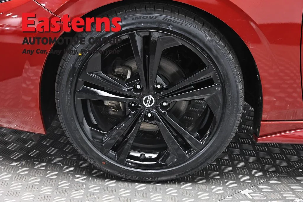 Used 2020 Red Nissan SR image 32