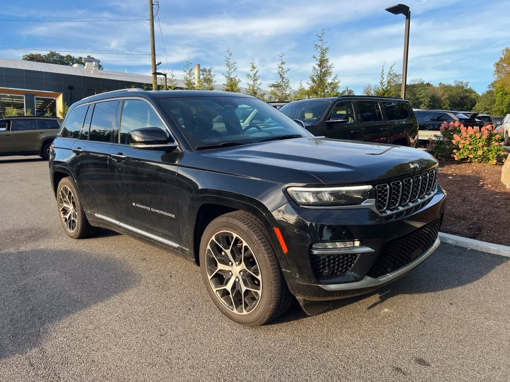Used 2022 Black Jeep Summit Reserve image 1